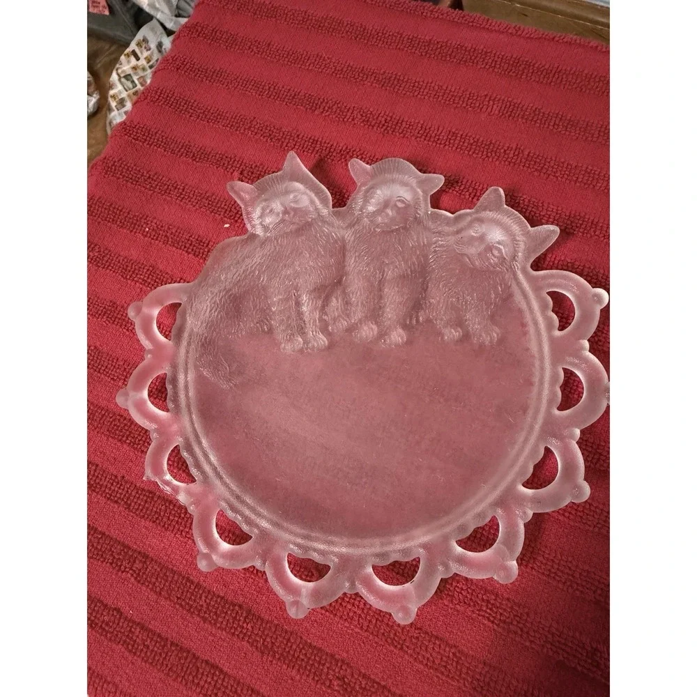 Vintage Westmoreland Frosted Satin Glass Plate Three Kittens Cats Lace Edge 7 in